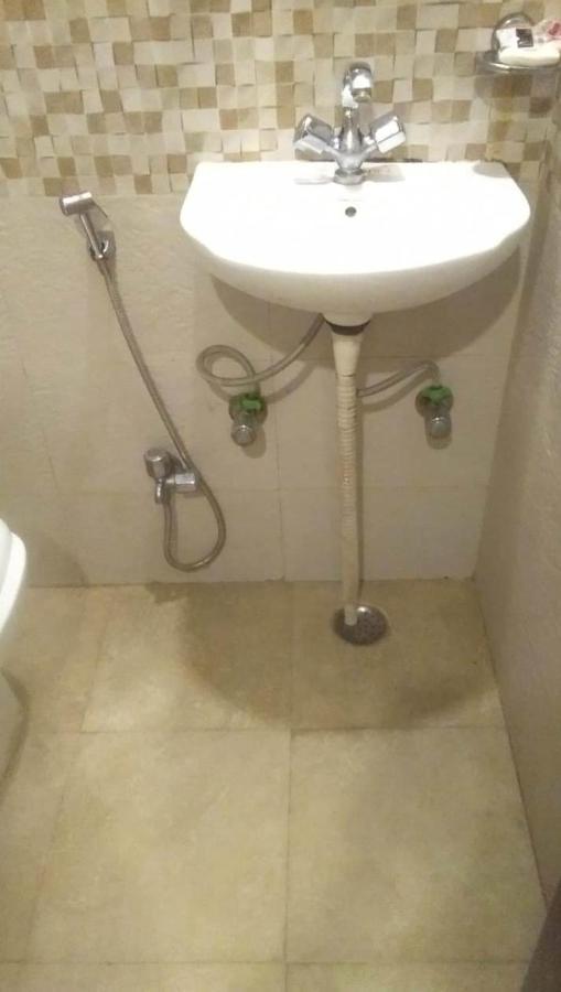 Hotel Broadway New Delhi Bagian luar foto