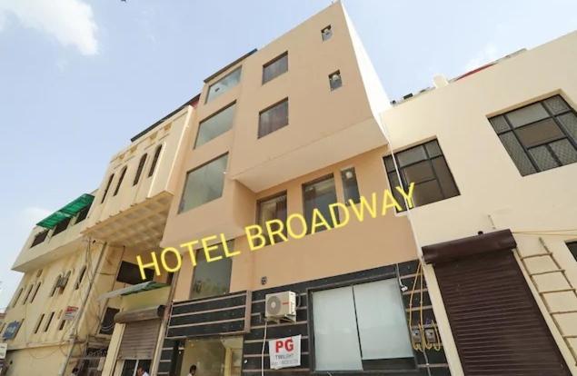 Hotel Broadway New Delhi Bagian luar foto